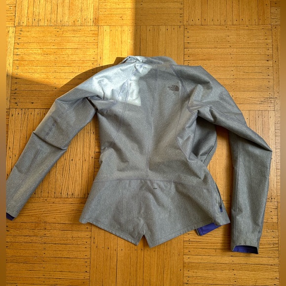 Reversible wind proof/water proof north face jacket - Picture 7 of 8